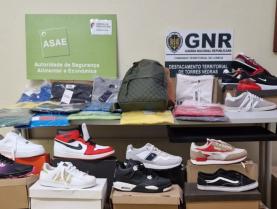 Mais de 1.000 artigos contrafeitos apreendidos pela GNR no mercado mensal de A-dos-Cunhados