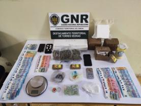 GNR deteve na Lourinhã e em Torres Vedras duas pessoas por tráfico de mais de 10 mil doses de estupefacientes
