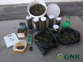 GNR de Óbidos deteve três suspeitos por tráfico de droga e posse de arma