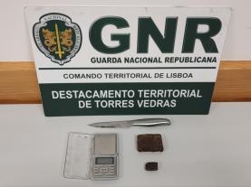 GNR da Lourinhã deteve homem por tráfico na posse de 106 doses de haxixe