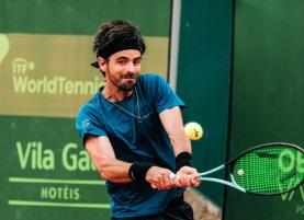 Ténis: Gastão Elias vence duelo português rumo aos quartos-de-final do Oeiras Open 2