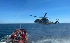 Marinha coordena resgate de homem vítima de ataque cardíaco ao largo da costa Oeste