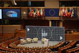 Parlamento Europeu adopta regras que aumentam postos de carregamento eléctrico para veículos