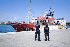 Polícia Marítima realiza acção de fiscalização conjunta a embarcação de pesca em Peniche
