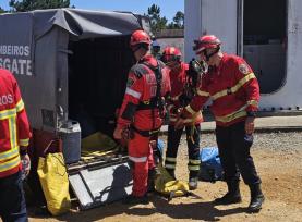 Trabalhador ferido após queda de torre eólica no Planalto das Cesaredas assistido pelos bombeiros e INEM