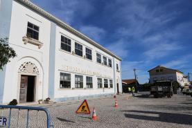 Município da Lourinhã assinou auto de consignação para requalificação da antiga escola de Ribamar em sede da Junta de Freguesia
