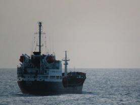 Navios da Marinha acompanham passagem de navio russo ao largo da costa