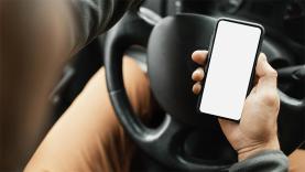 Mais de 800 condutores apanhados numa semana por uso do telemóvel ao volante