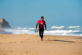 Surfistas Vasco Ribeiro e Frederico Morais qualificados para o dia final do ‘Pro Santa Cruz‘